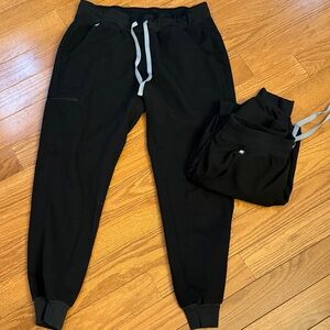 2 pair Figs Technical Collection Black Pants size medium women’s